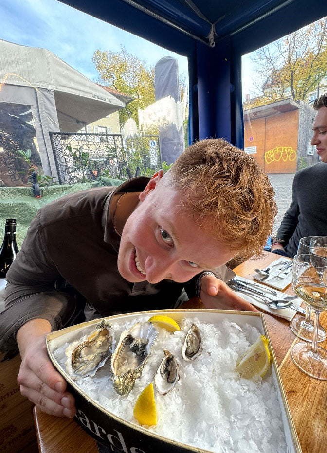 Leo Eichinger eating Oysters